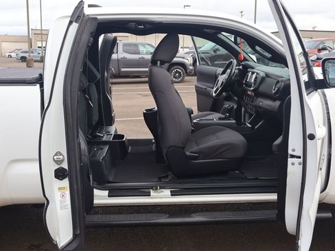 Used 2017 Toyota Tacoma TRD Sport w/ Premium & Technology Package image 32