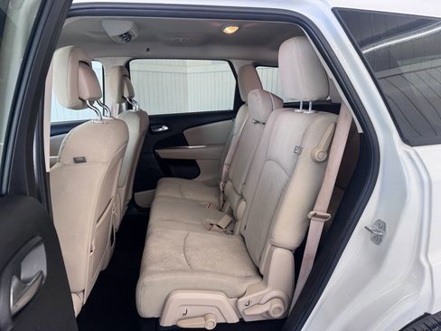 Used 2017 Dodge Journey SXT w/ Comfort/Convenience Group FWD image 12