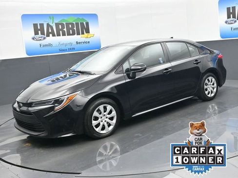 Used 2025 Toyota Corolla LE image 1