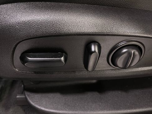 Used 2019 Chevrolet Traverse Premier w/ Driver Confidence II Package FWD image 17