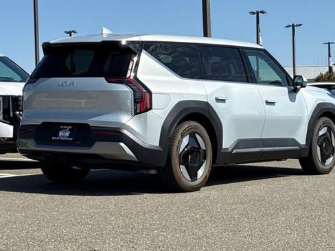 New 2026 Kia EV9 Light RWD image 5