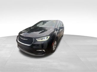 Used 2025 Chrysler Pacifica Select FWD video 2
