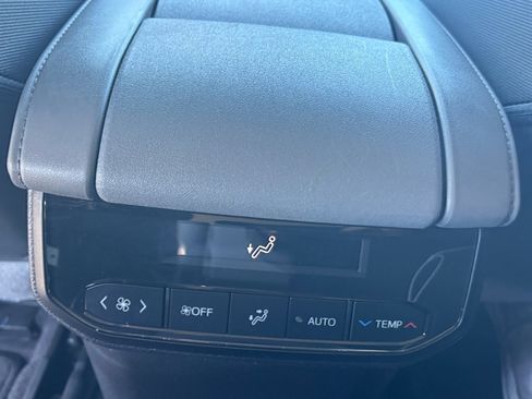 Used 2023 Toyota Highlander LE image 13