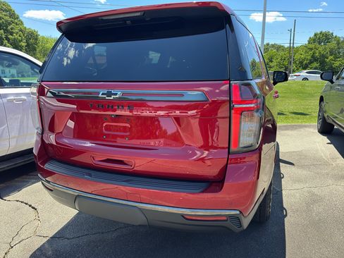 Used 2022 Chevrolet Tahoe Z71 w/ Luxury Package AWD/4WD image 5