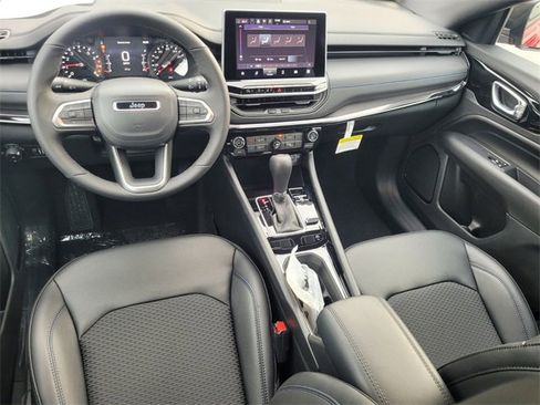 New 2026 Jeep Compass Latitude image 9