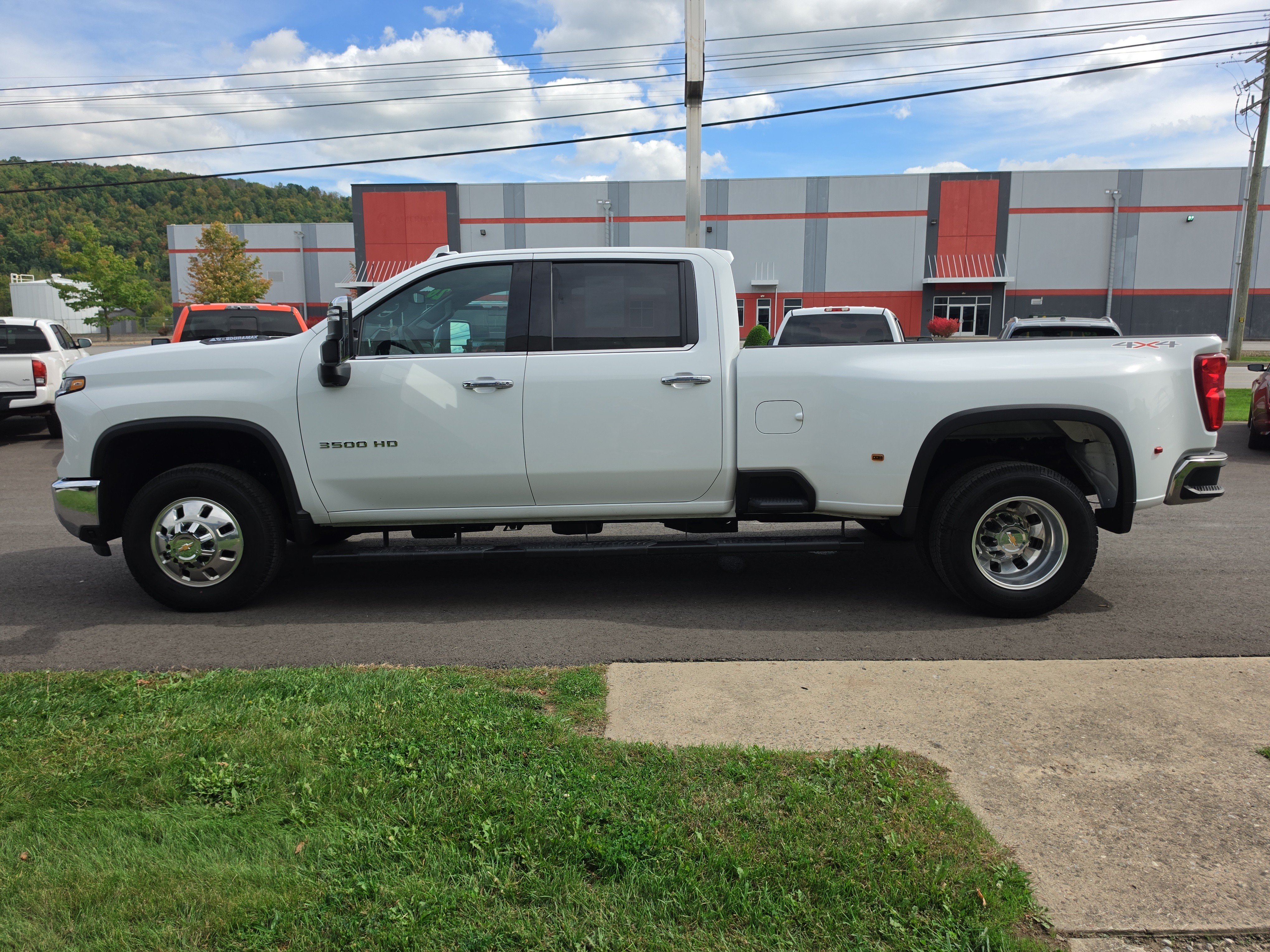 Used 2026 Chevrolet Silverado 3500 LTZ w/ LTZ Convenience Package AWD/4WD image 7