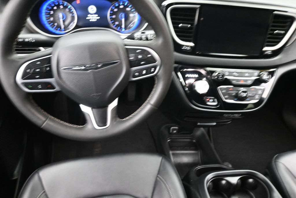 Used 2025 Chrysler Pacifica Select FWD image 15