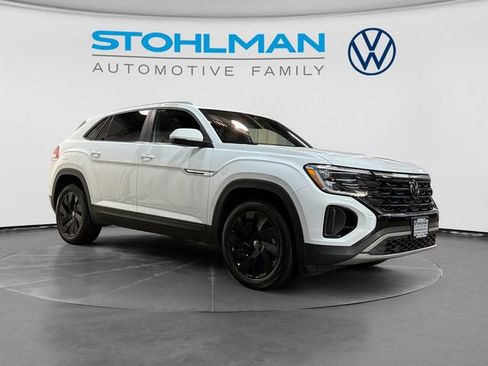 Used 2024 Volkswagen Atlas Cross Sport SE w/ Panoramic Sunroof Package AWD/4WD image 3