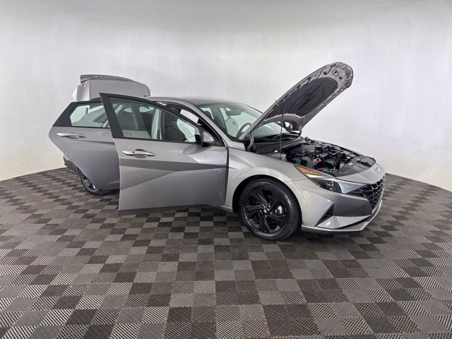 Used 2023 Hyundai Elantra SEL FWD image 13