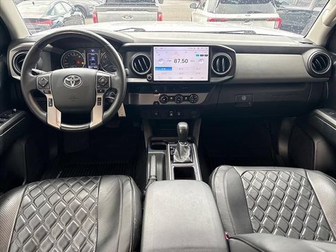 Used 2018 Toyota Tacoma SR5 RWD image 4