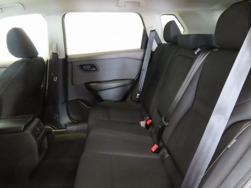 Used 2023 Nissan Rogue S image 27