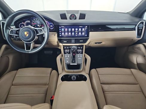 Used 2023 Porsche Cayenne w/ Premium Package AWD/4WD image 11