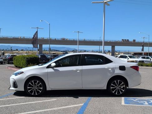 Used 2017 Toyota Corolla SE w/ SE Premium Package image 9