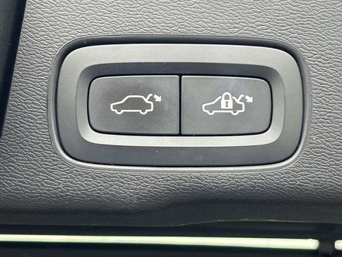 Used 2019 Volvo XC60 T5 Inscription w/ Protection Package Premier image 13