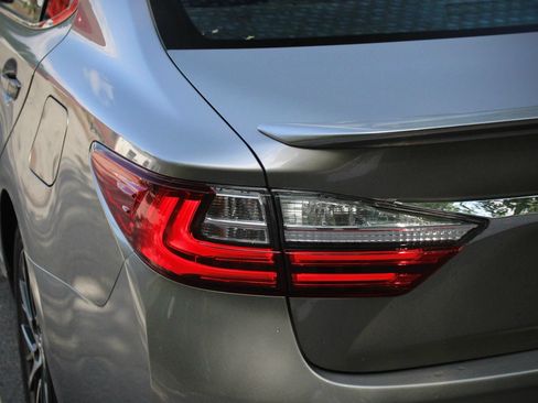 Used 2016 Lexus ES 350 w/ Navigation System Package FWD image 22