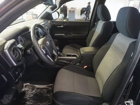 Used 2023 Toyota Tacoma TRD Sport image 18