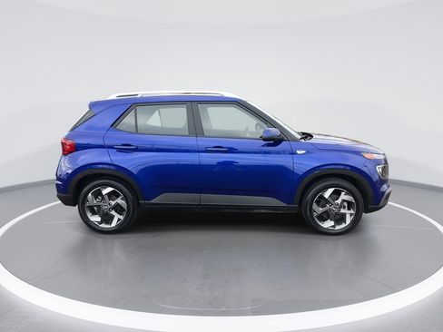 Used 2025 Hyundai Venue SEL image 9