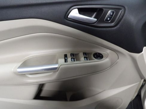 Used 2017 Ford C-MAX Energi SE image 8