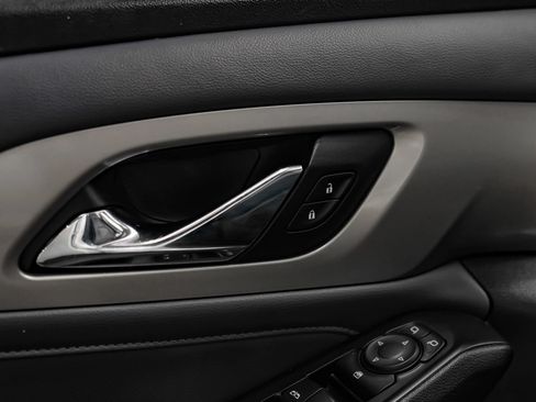 Used 2018 Chevrolet Traverse LT FWD image 58