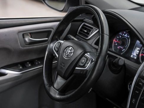 Used 2015 Toyota Camry XSE image 18