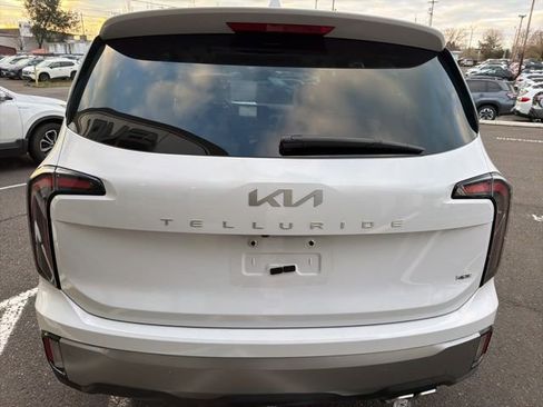 Used 2025 Kia Telluride EX w/ EX Captain's Chair Package image 8
