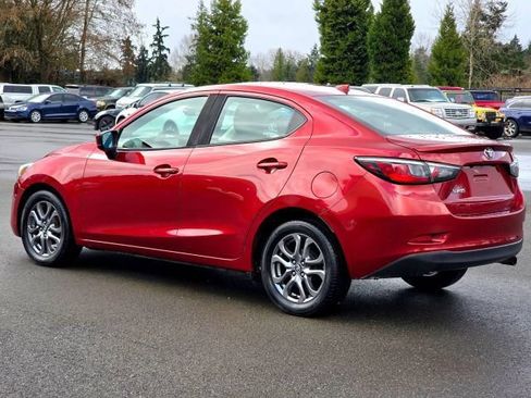 Used 2019 Toyota Yaris LE FWD image 5
