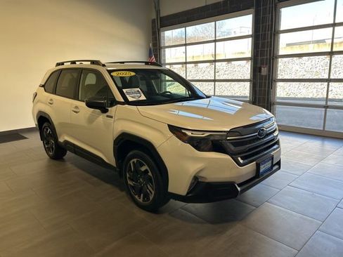 Used 2025 Subaru Forester Premium image 18