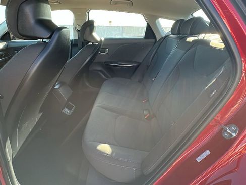 Used 2025 Kia K4 LXS image 32