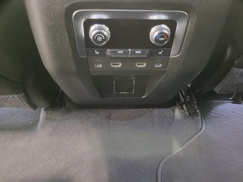 Used 2021 GMC Yukon SLT w/ SLT Luxury Plus Package image 22