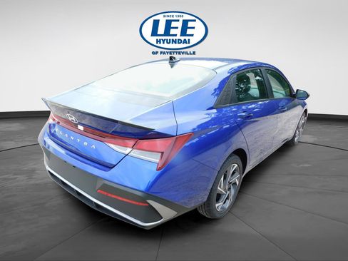 Certified 2025 Hyundai Elantra Sport FWD image 3