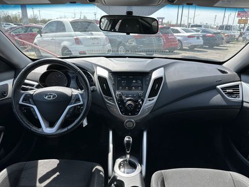 Used 2017 Hyundai Veloster image 12