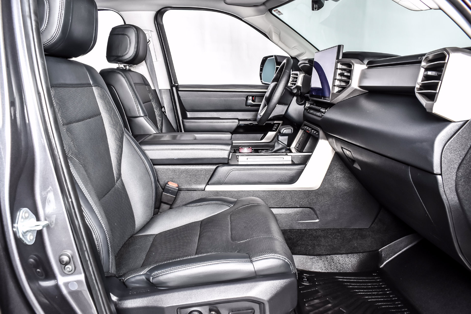 Used 2023 Toyota Sequoia Limited w/ TRD Off-Road Package AWD/4WD image 22
