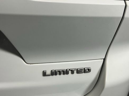 Used 2024 Jeep Grand Cherokee L Limited w/ Luxury Tech Group II image 11