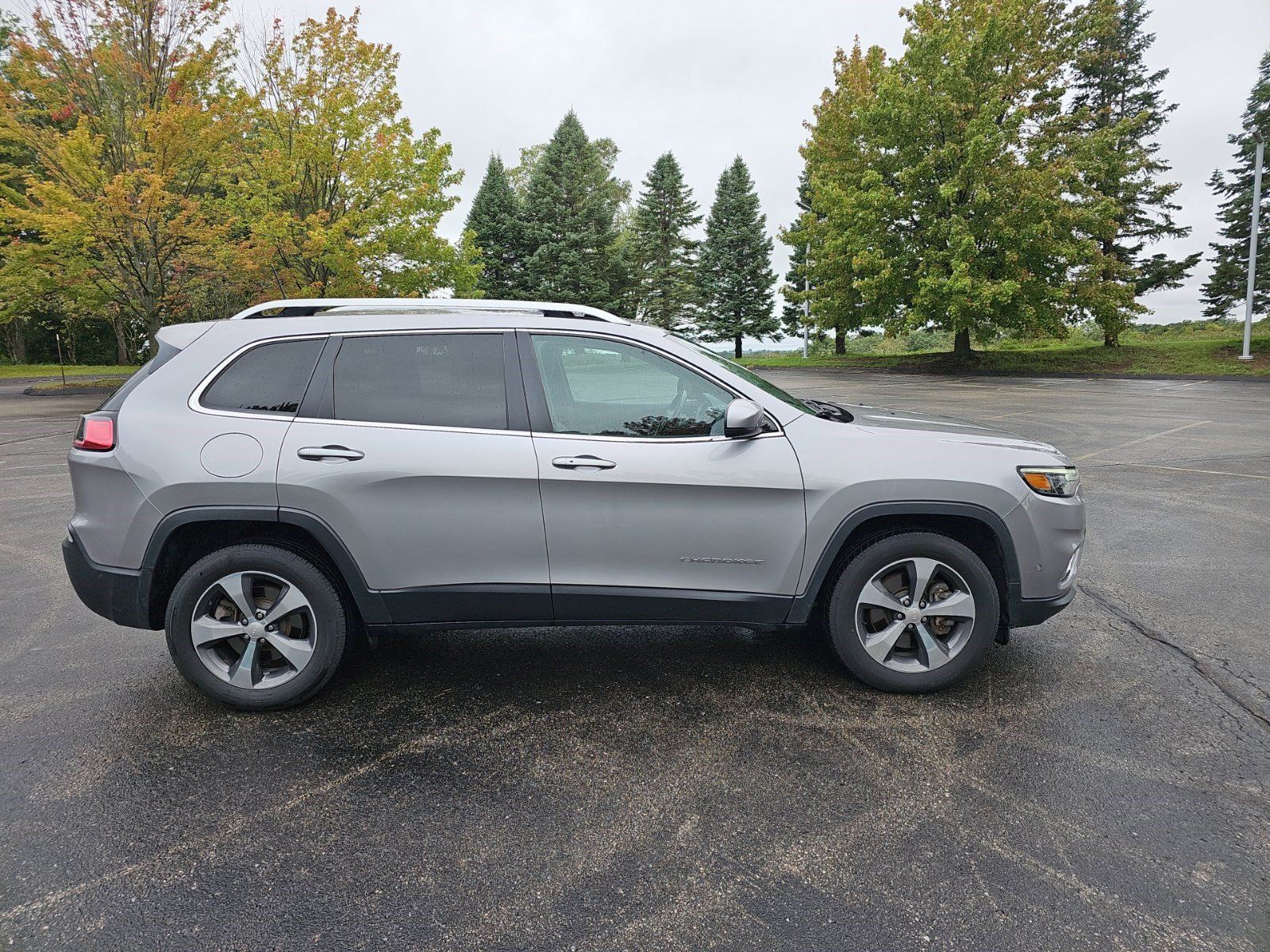 Used 2019 Jeep Cherokee Limited w/ Luxury Group AWD/4WD image 7