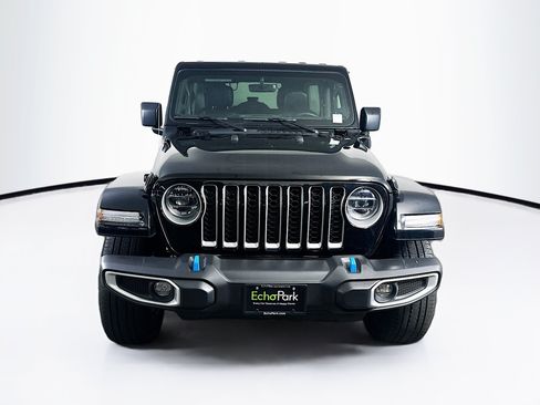 Used 2022 Jeep Wrangler Unlimited Sahara w/ Cold Weather Group AWD/4WD image 2