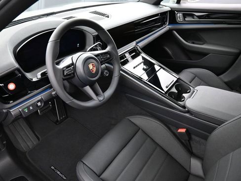 New 2026 Porsche Panamera 4 image 4