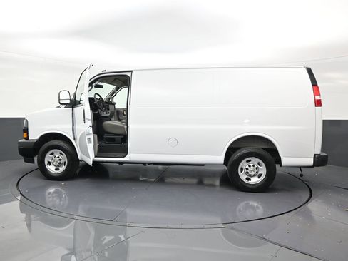 Used 2025 Chevrolet Express 2500 w/ Driver Convenience Package RWD image 31