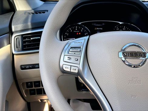 Used 2015 Nissan Rogue S image 22