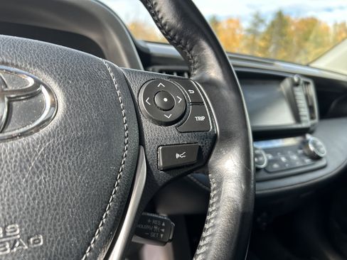 Used 2017 Toyota RAV4 Limited image 19