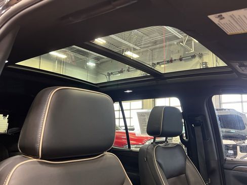 Used 2024 Chevrolet Tahoe Premier w/ Premium Package image 30