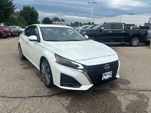 Used 2024 Nissan Altima 2.5 SL AWD/4WD image 3