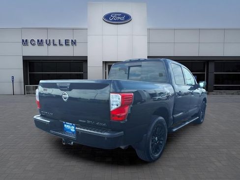 Used 2018 Nissan Titan SV w/ SV Convenience Package AWD/4WD image 5