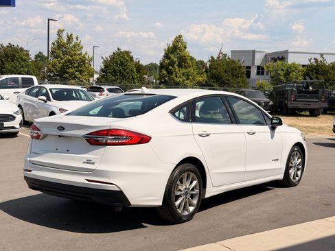 Used 2019 Ford Fusion SE FWD image 6