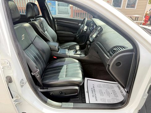 Used 2013 Chrysler 300 S image 40