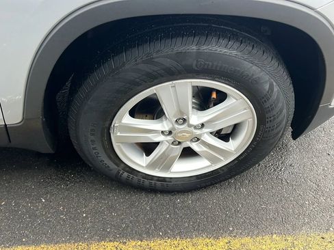 Used 2019 Chevrolet Trax LS image 17