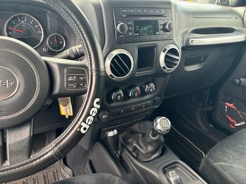 Used 2014 Jeep Wrangler Rubicon AWD/4WD image 9