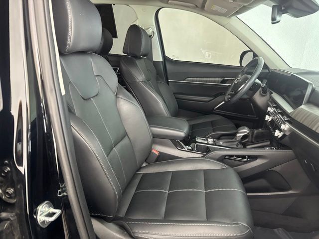Certified 2024 Kia Telluride EX w/ EX Captain's Chair Package AWD/4WD image 22
