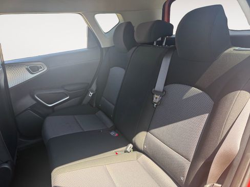 Used 2025 Kia Soul LX FWD image 13