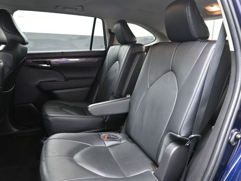 Used 2023 Toyota Highlander Limited FWD image 13