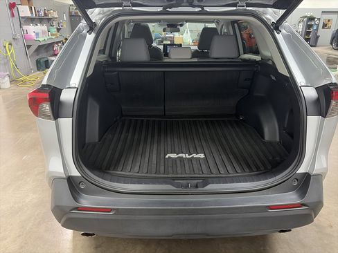 Used 2021 Toyota RAV4 XLE Premium image 29